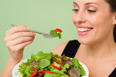Nicht jeder Salat ist gleich gesund: Welcher ist der Gewinner und welcher besteht hauptsächlich aus Wasser?